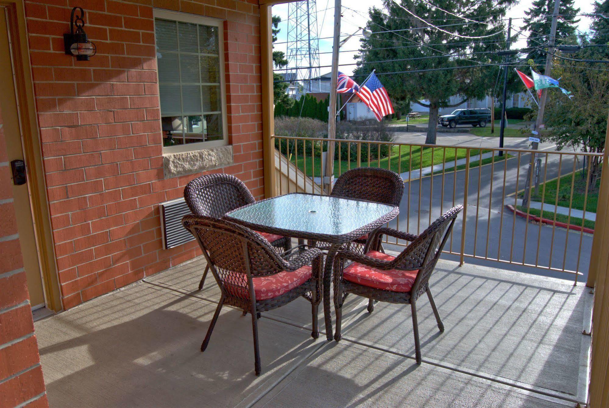 Put-In-Bay Victory Station Hotel Exterior foto